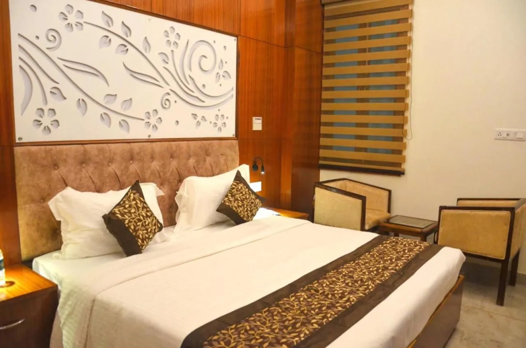 FabHotel Roselle Inn