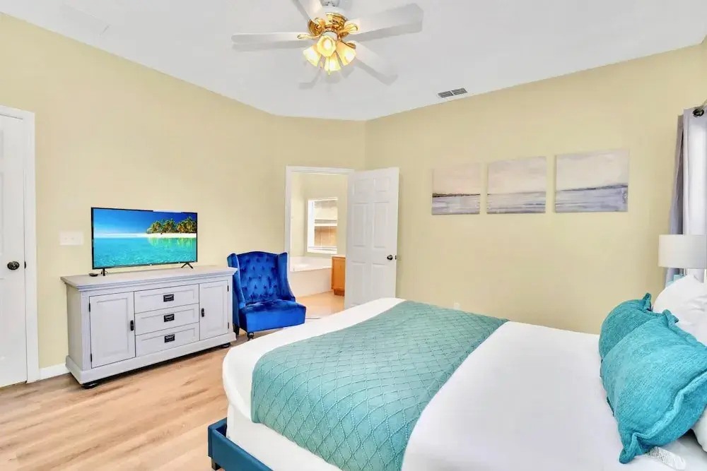 6BR Family Home With Private Pool Hot tub BBQ
