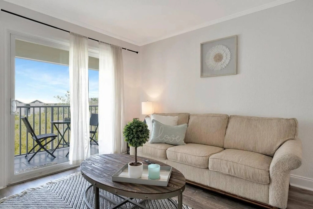 Sunset on the Bay Designer Condo with Private Balcony and Hotel Heated Pool
