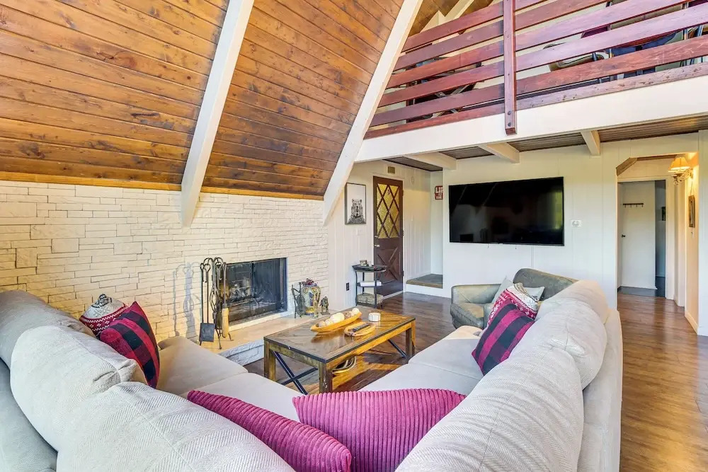 Family-friendly Lake Arrowhead Cabin w/ Game Room!