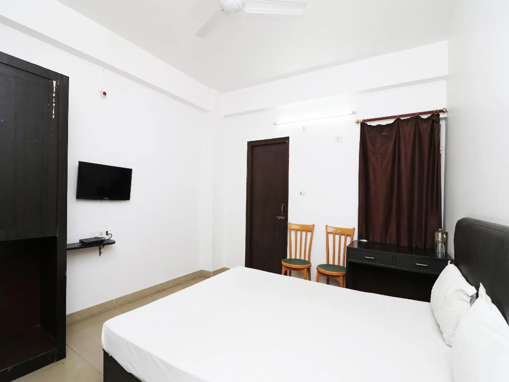 SPOT ON 42243 Hotel Shubh Sarthak