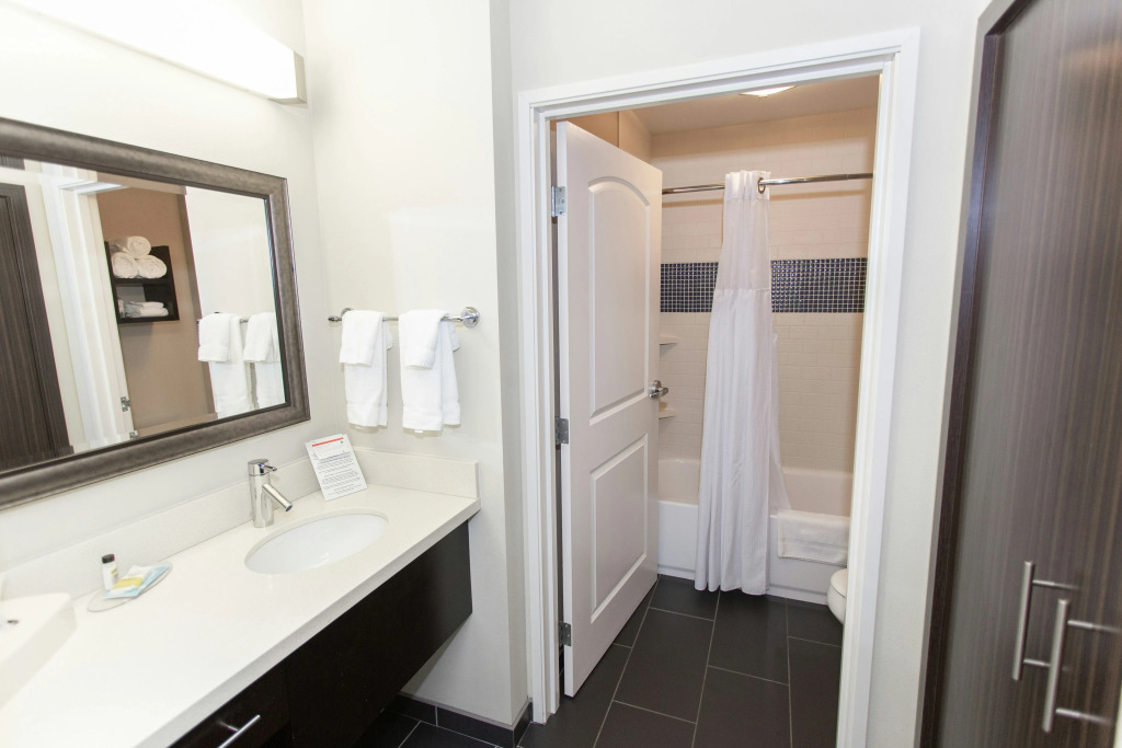 Staybridge Suites Bowling Green by IHG