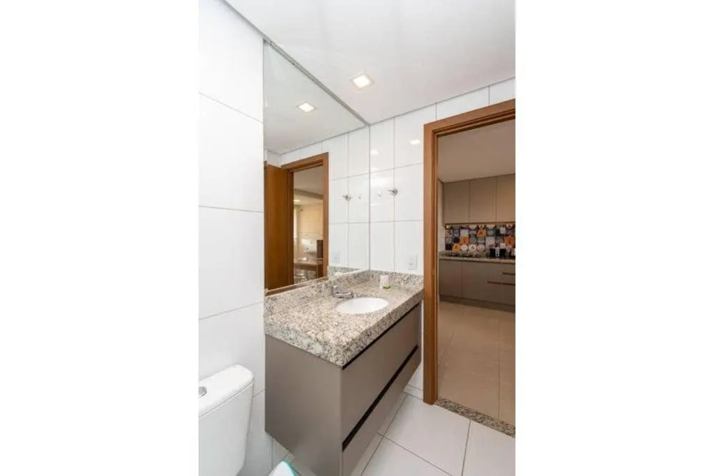 Flat lindo com localização privilegiada - Vista para Piscina - Setor Bueno - TH1406