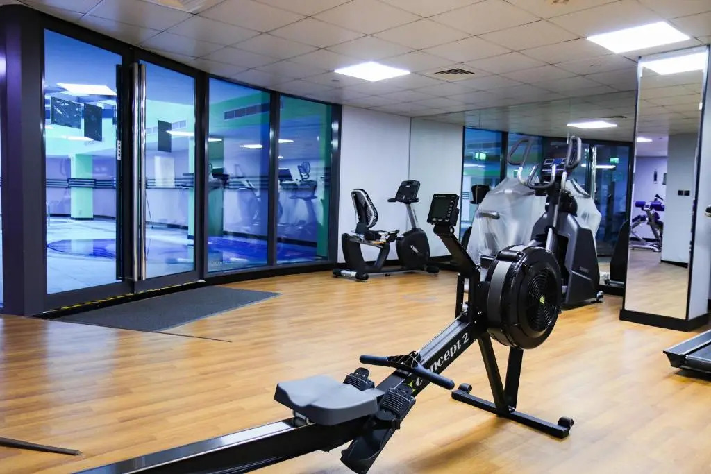 Signature Holiday Homes - Newly Furnished 1 BHK in Time Place Tower, Dubai Marina