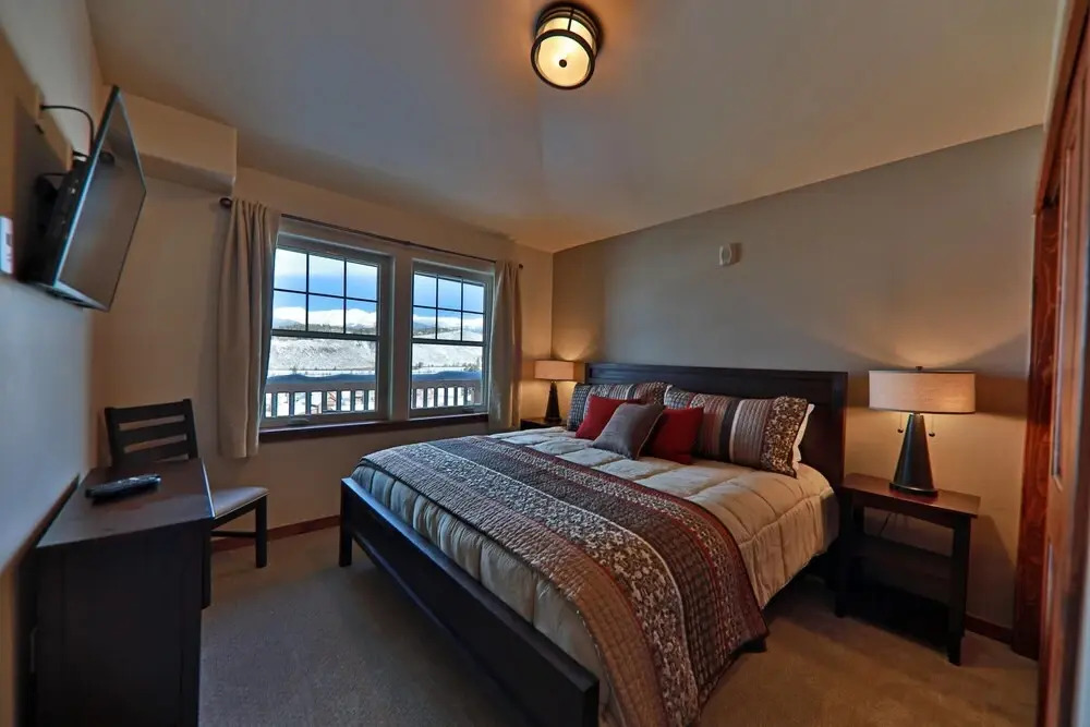 Cozens Pointe - 2 Br Condo