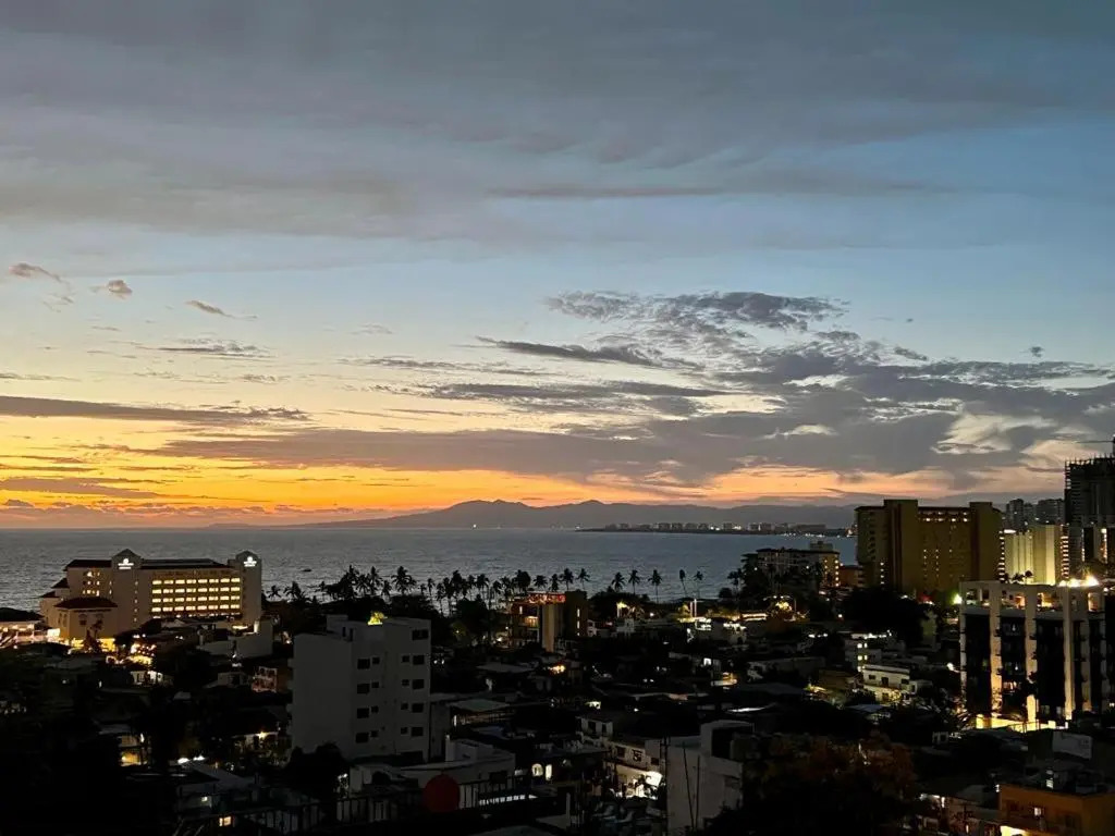 Condo SantoMar - Scenic views, 2Bed, 2Bath in Downtown, Pool, Gym, BBQ