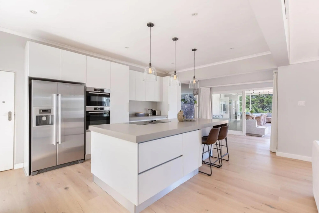 Sublime Five bed Property in Glorious Setting