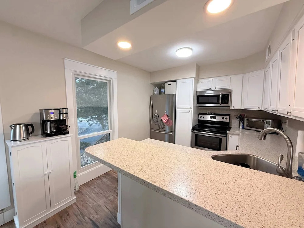 Sunset Point Lakeview Home Near Margaritaville