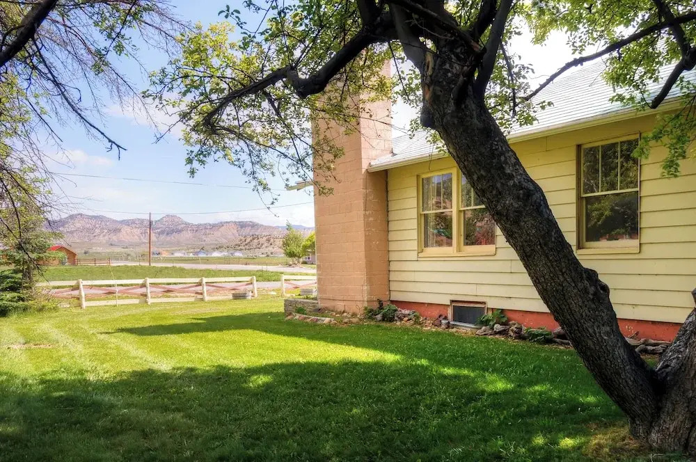 Charming Tropic Home by a Farm: Near Bryce Canyon!