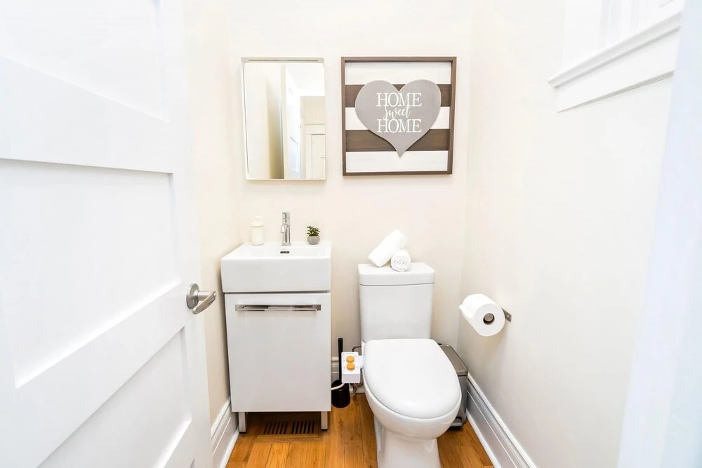 Charming 3BR Home With BBQ Near Downtown Toronto