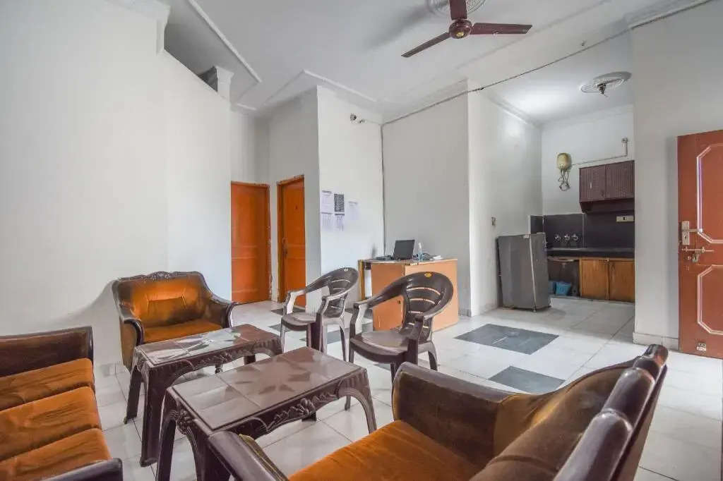 Grand Red Villa by OYO Rooms