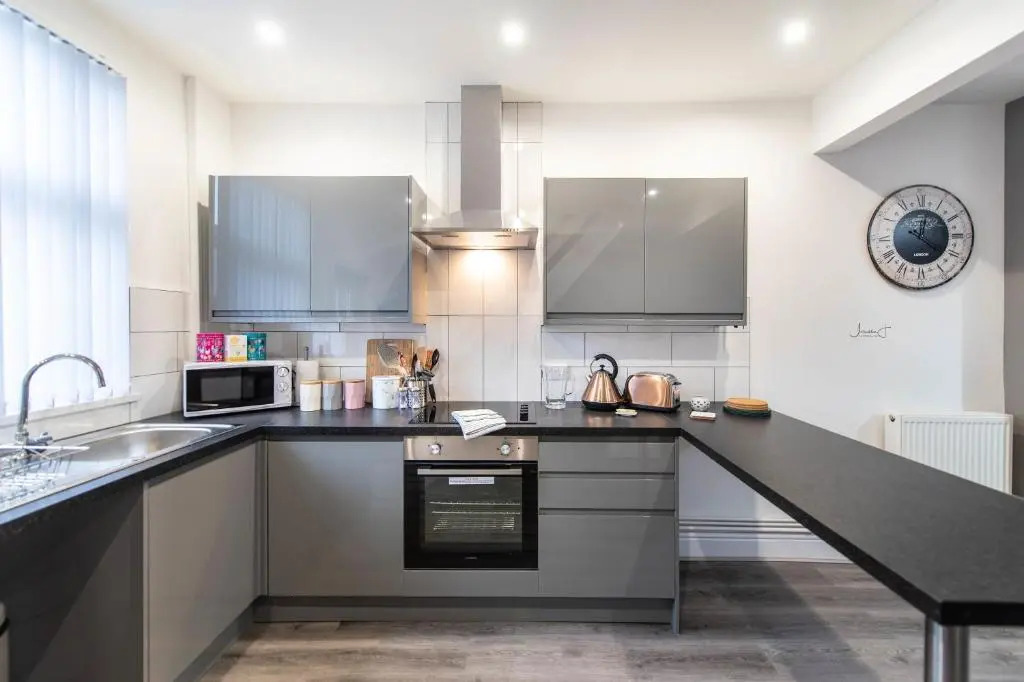 Liverpool Harrow Road Sleeps 6- Infinity Apartment
