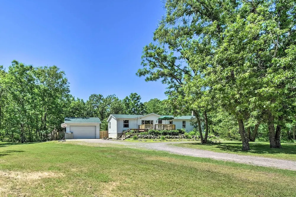 People and Paws Vacation Home by Wisconsin Dells!