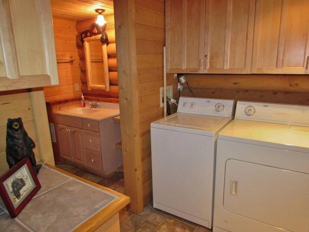 080 - Moonshadows Log Cabin