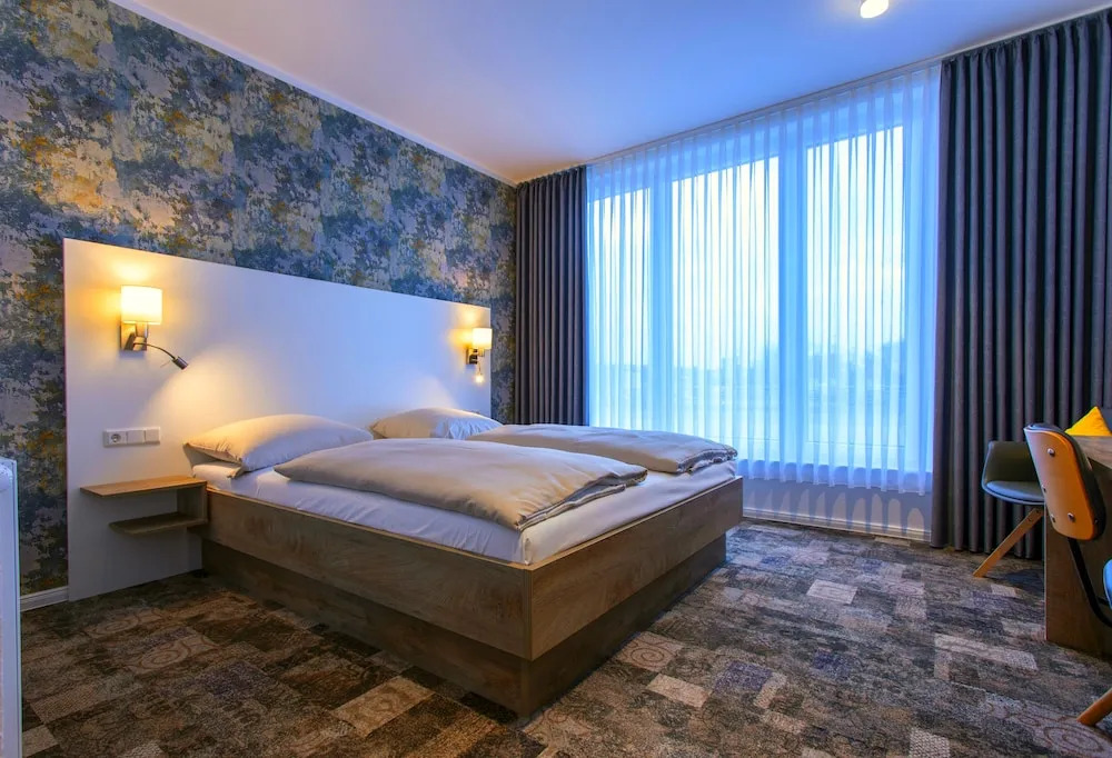 Stadthotel Lohne, Self Check-in & entspannt im Café frühstücken