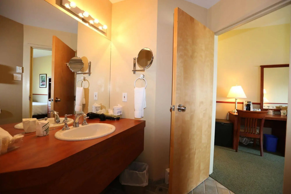 BATTURES Hotel Fjord Saguenay