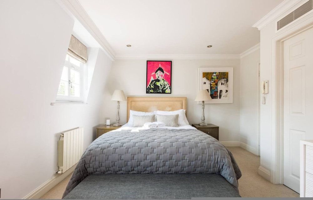 Prince Luxe 4 Bedroom House in Chelsea