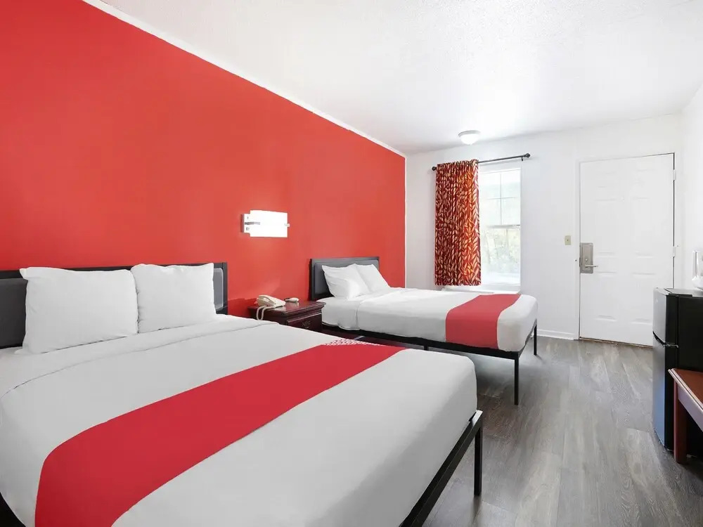 OYO Hotel Calhoun GA I-75 & US-41 Hwy