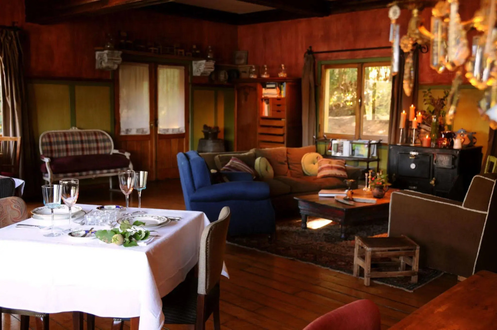 Los Juncos Patagonian Lake House