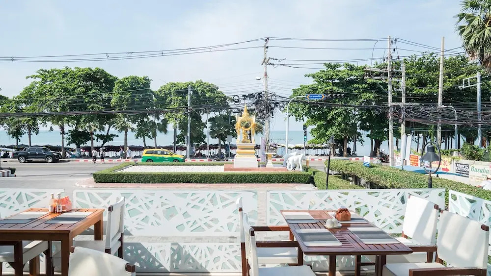 Beachfront Hotel, a high level of experience!