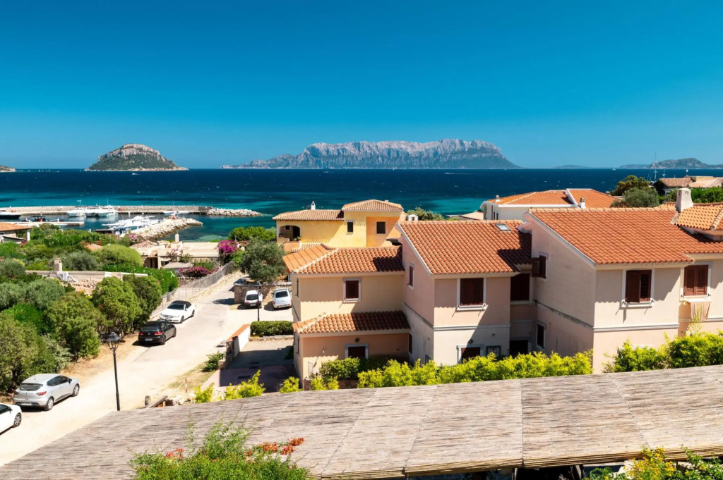 The Tavolara apartment is a very spacious three-room apartment (about 100 square meters) consisting-Tavolara