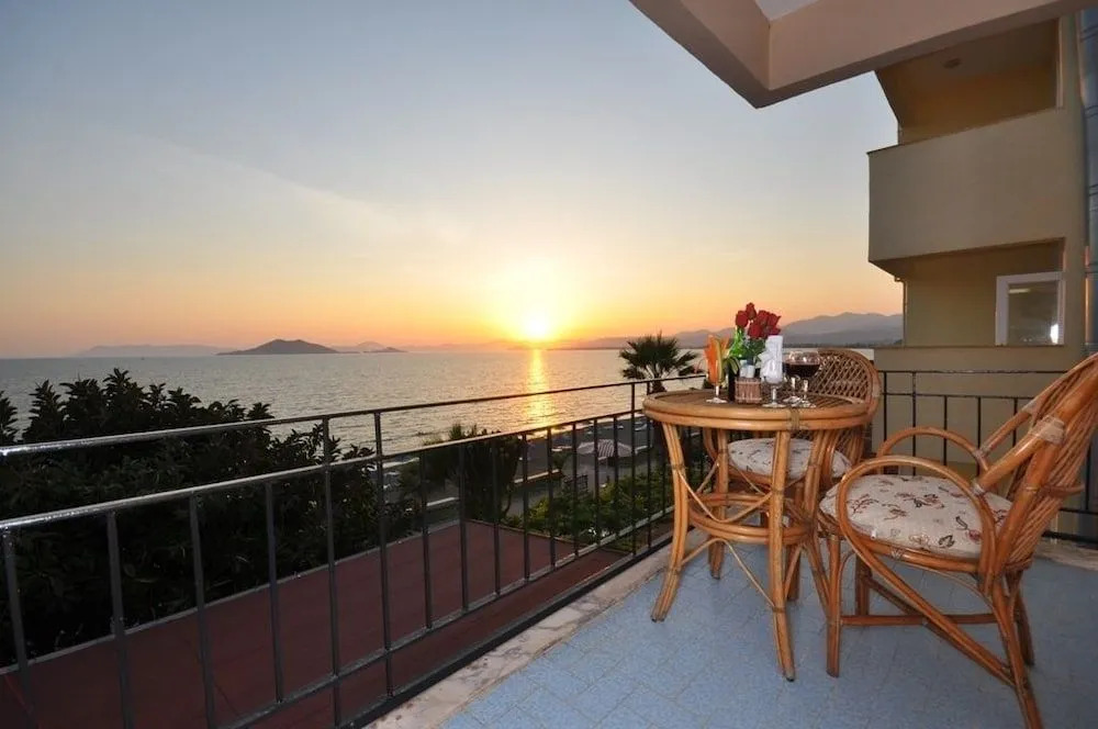 Deniz Otel