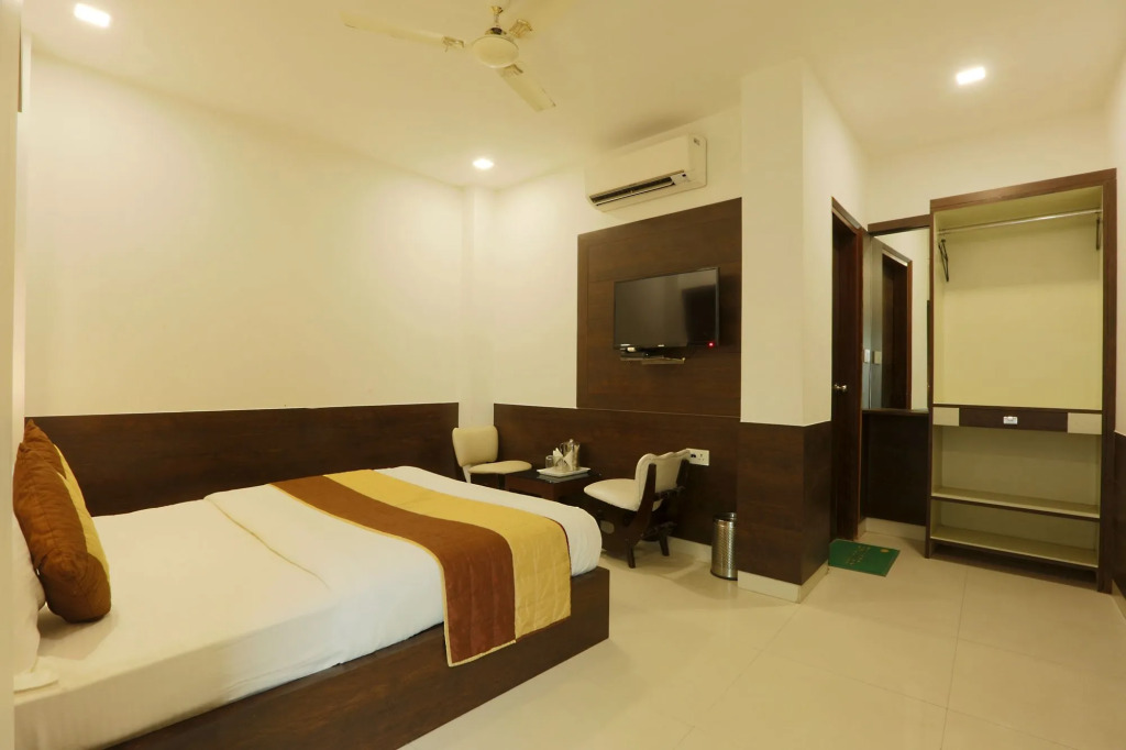 Hotel Anand International