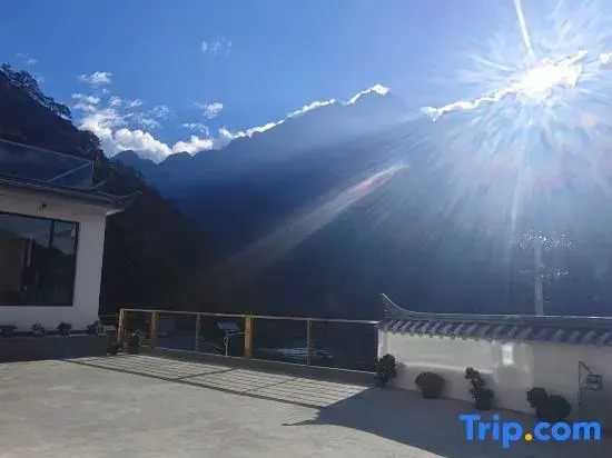 Tiger Leaping Gorge Yijing Yungu Homestay