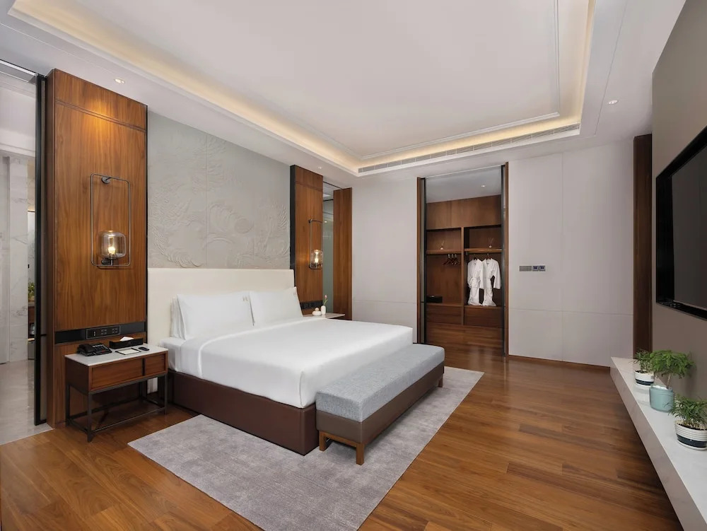 Crowne Plaza Phnom Penh by IHG 金边皇冠假日酒店 Former VM Hotel