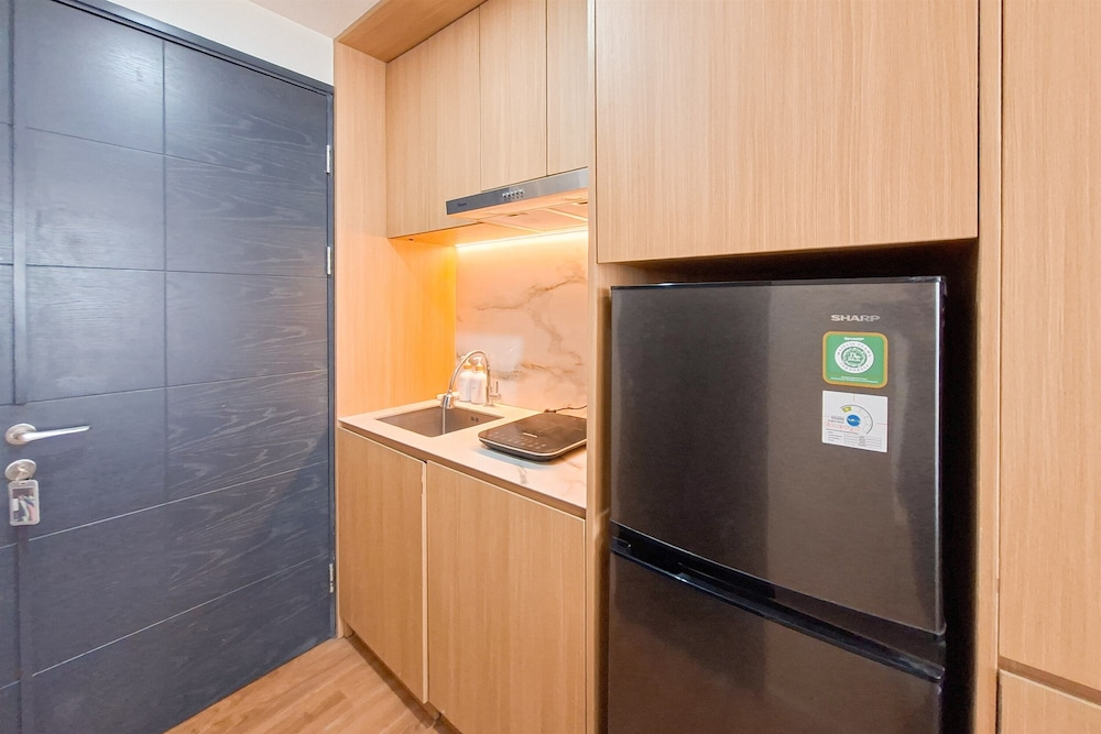 Comfortable And Relaxing Living In Studio At Apartment Collins Boulevard