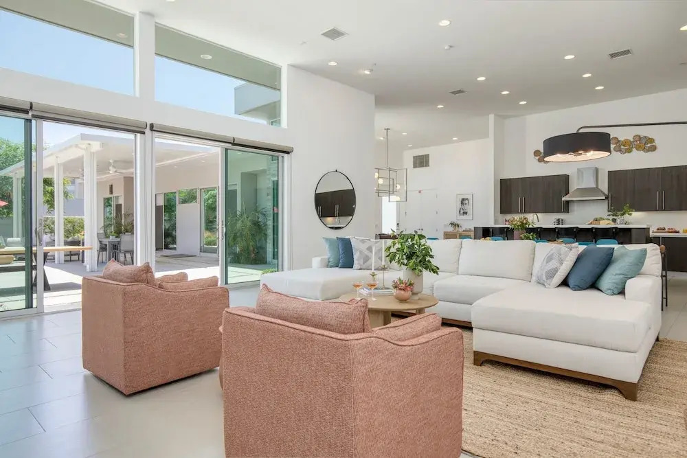 Polo Villa 1 by Avantstay Features Expansive Putting Green Pool Spa Outdoor Firepit 260-322 5 Bedrooms