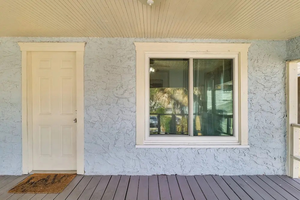 Walk to Winter Haven Hospital: Convenient Apt