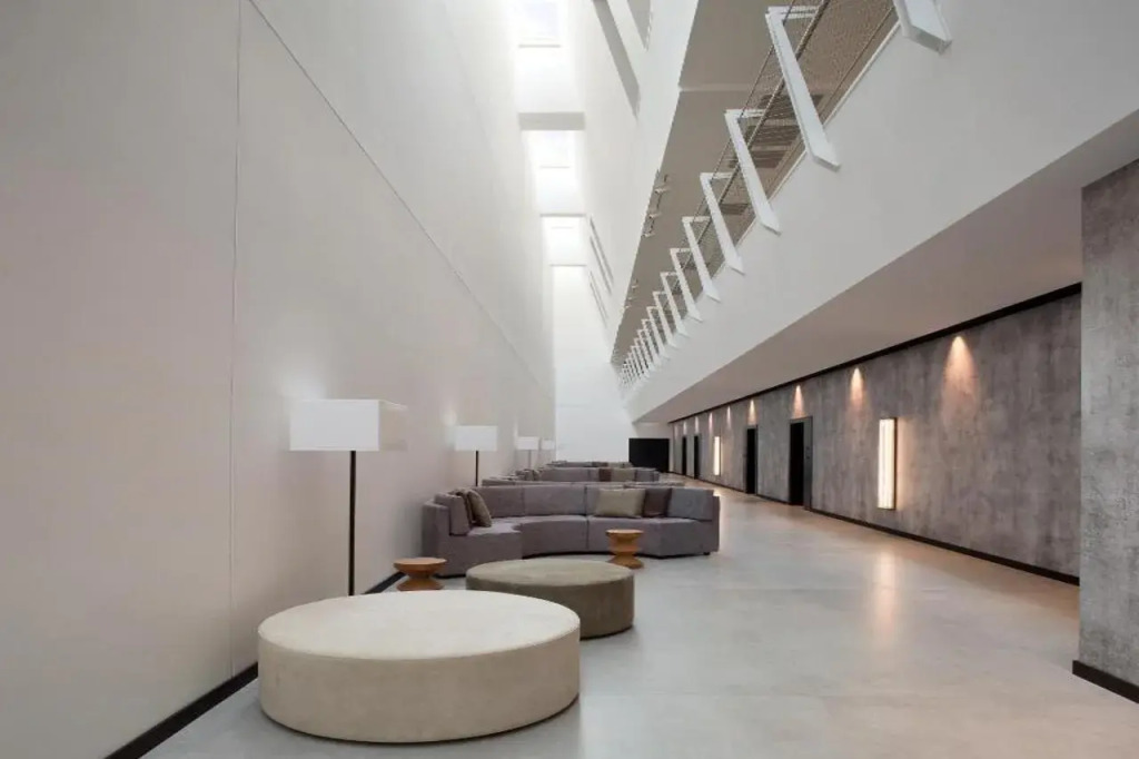 J Hotel
