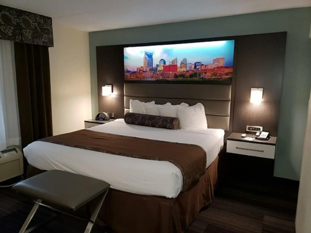 Club Hotel Nashville Inn & Suites