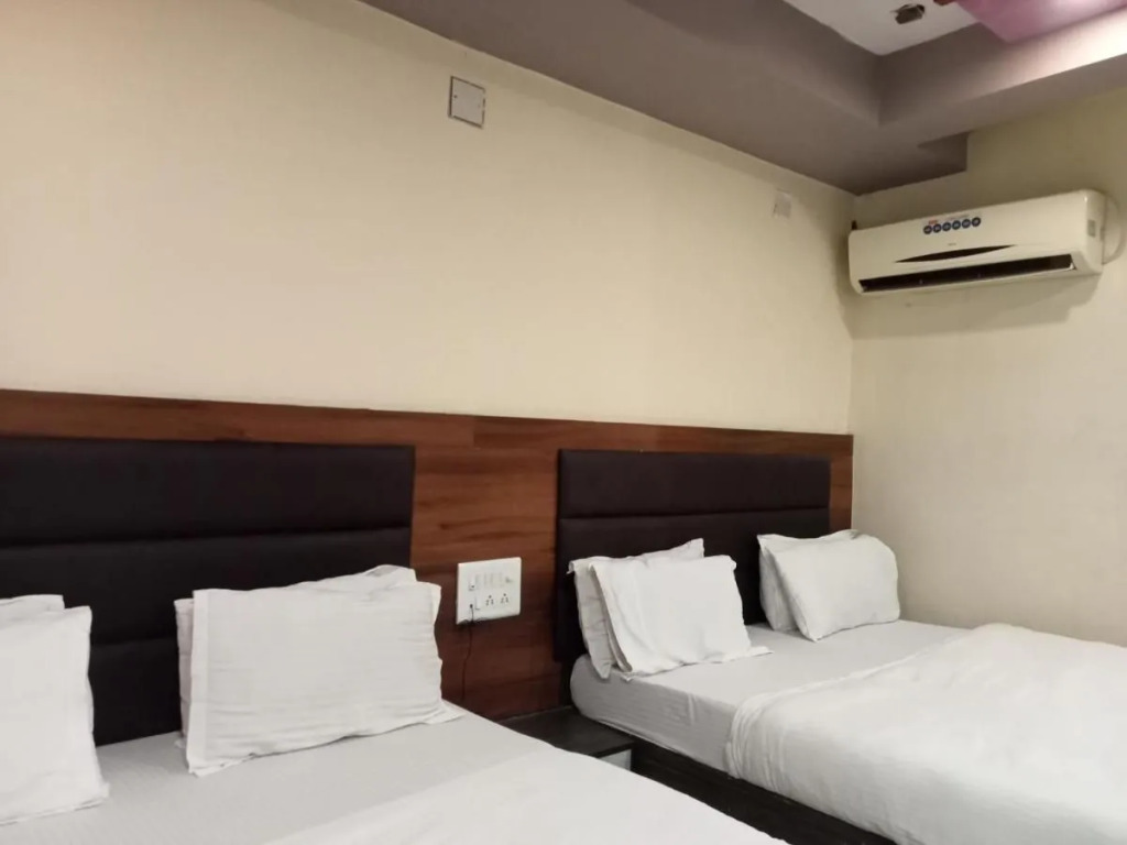 OYO Spot on  8592 Hotel Paras Palace
