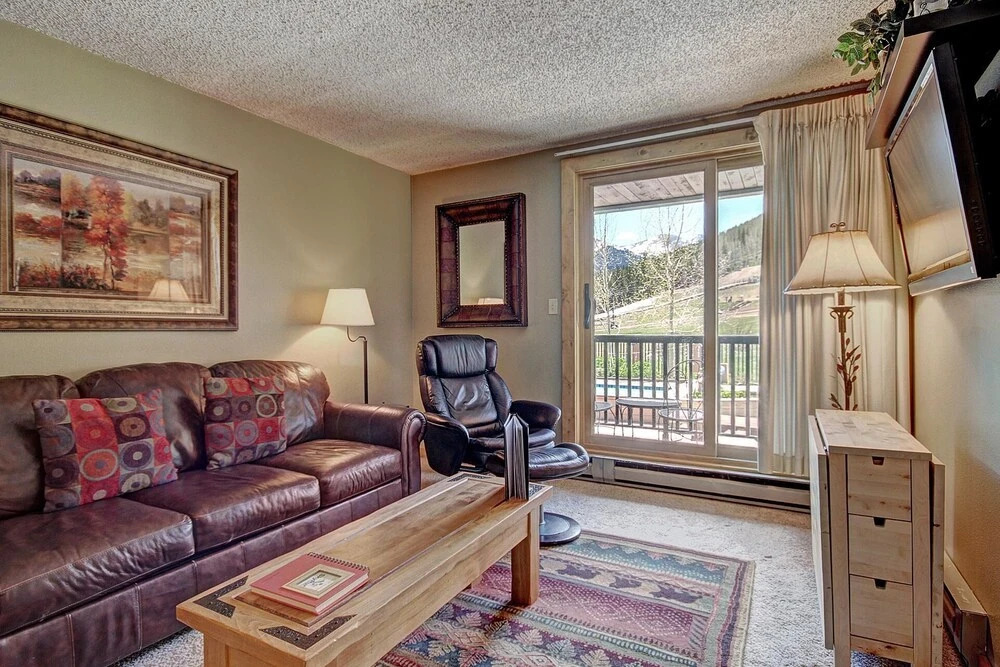 Amazing Ski in-out Condo With Mountain Views - FP114 by RedAwning