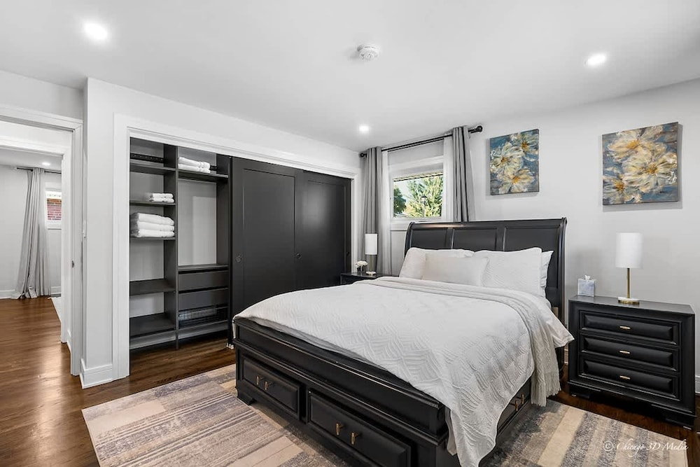 Casa 22 Luxury Modern 3BD 2BA Home in Skokie