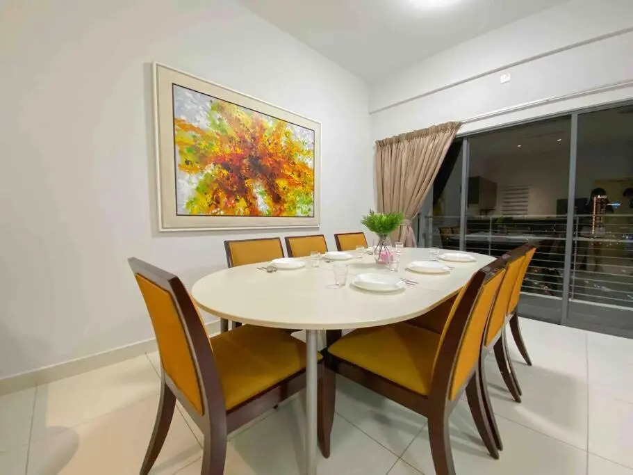 Setiawalk Puchong Penthouse 8-10Pax 4R3B