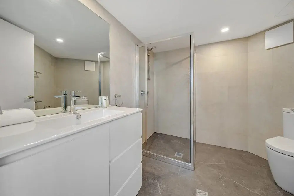 Central 2-bed Apartment With Pool, Gym and Spa