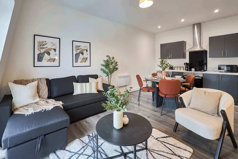 Host Stay 18 Queens Court