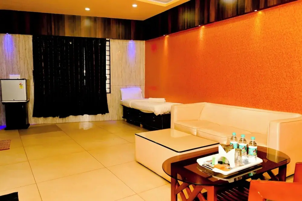 M K Arcade Hotel