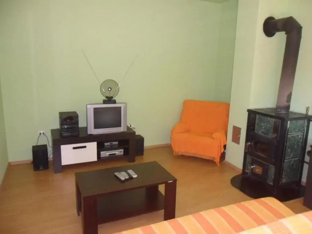 One-Bedroom Apartment Poljica with an Outdoor Swimming Pool 03