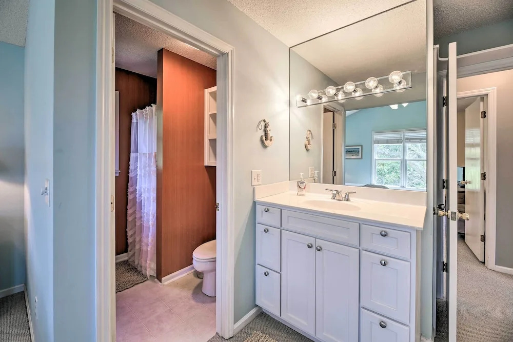 1 Block to Beach: Emerald Isle Gem w/ Ocean View