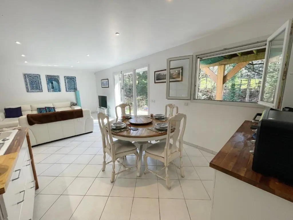 Appartement au calme avec terrasse verdoyante entre Annecy et Genève
