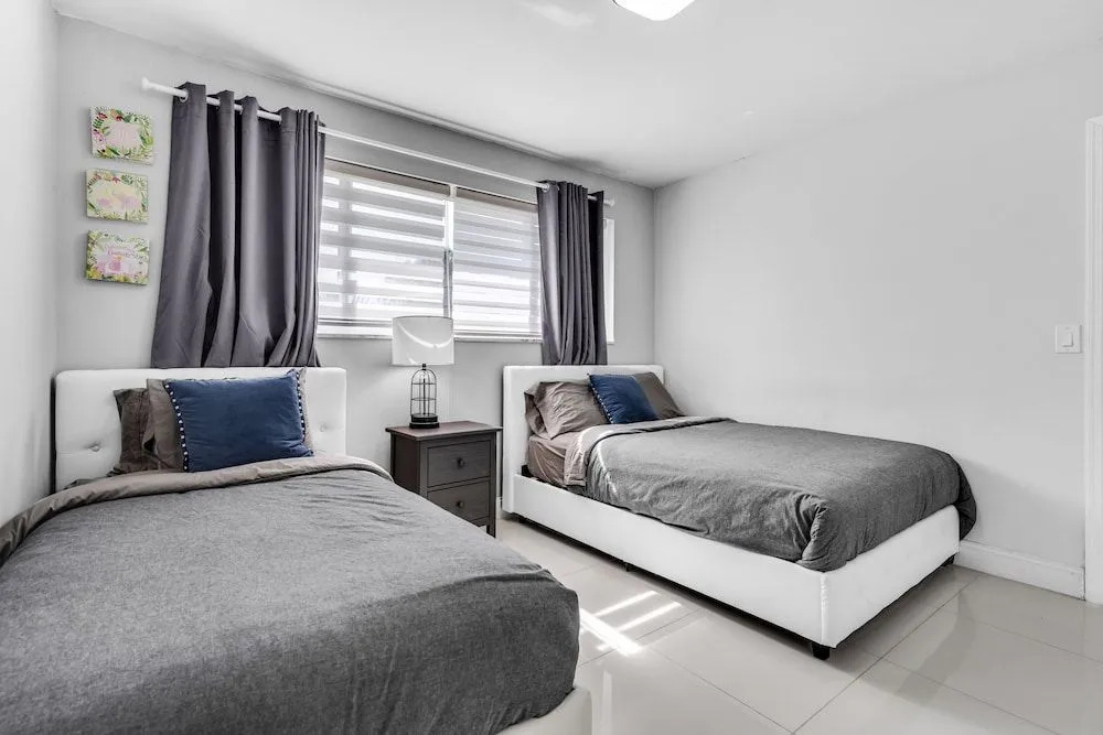 Hollywood Hills 3BD Home
