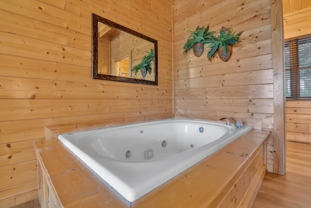 Cabin w/ Theater, Games & Hot Tub! Sleeps 30!