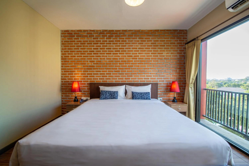 WE Valley Hotel