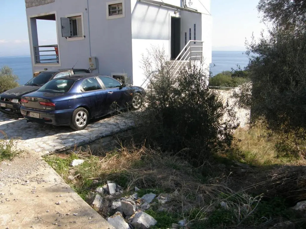 Theano House Mani