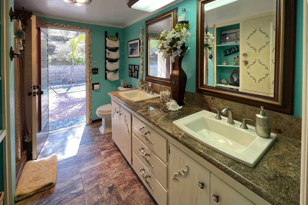 Colorful El Cajon Gem: Deck, Garden & Valley Views