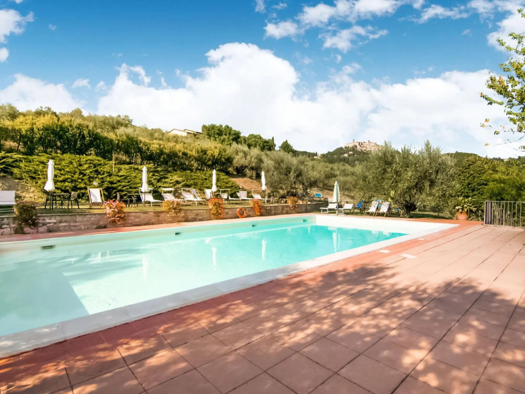 Farmhouse in Monte Santa Maria Tiberina with garden